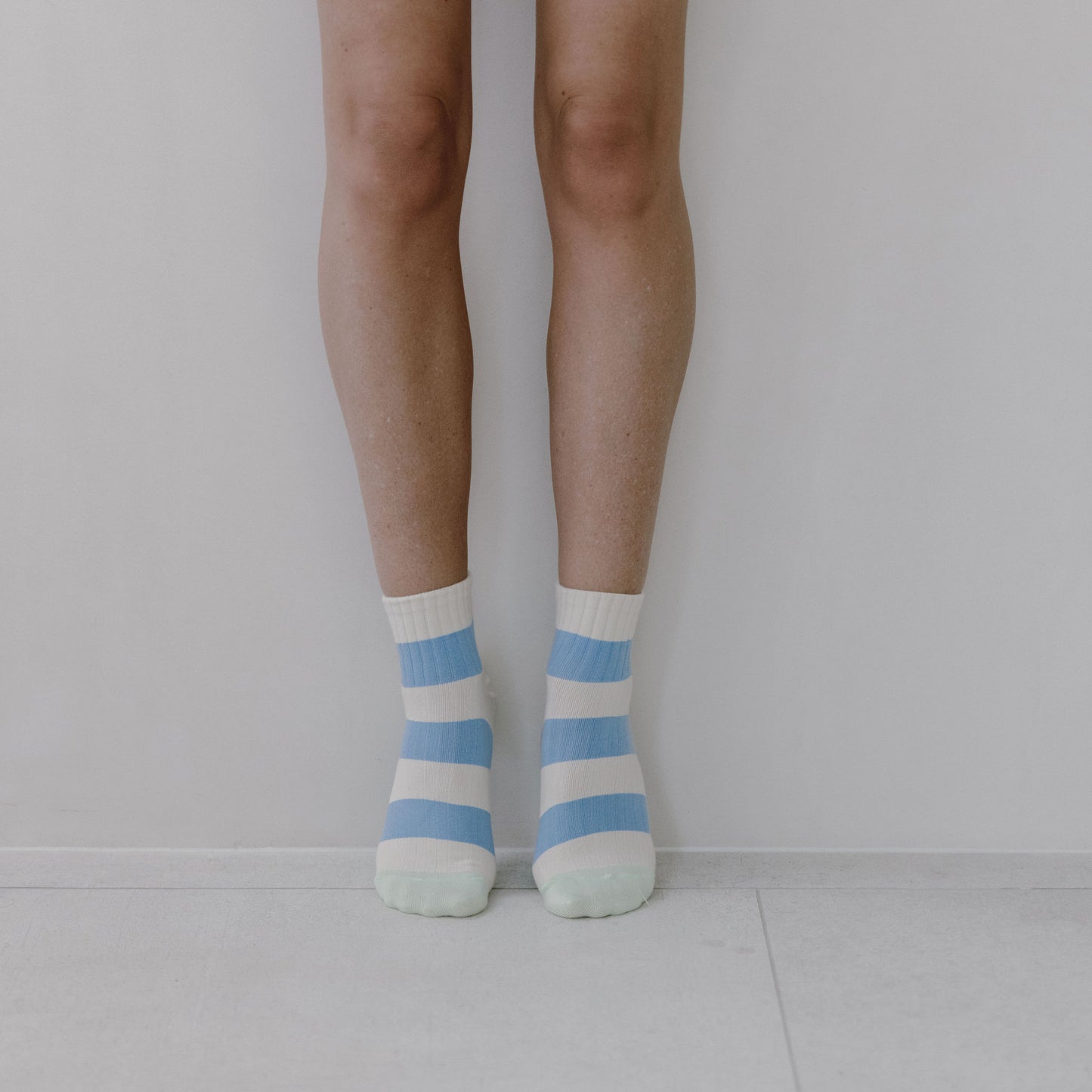 COTTON SOCKS NATURAL WITH BLUE STRIPE